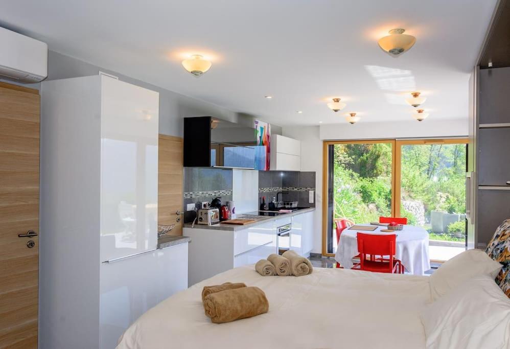 In The Heart Of Nature With An Unique View Plan Montmin 외부 사진