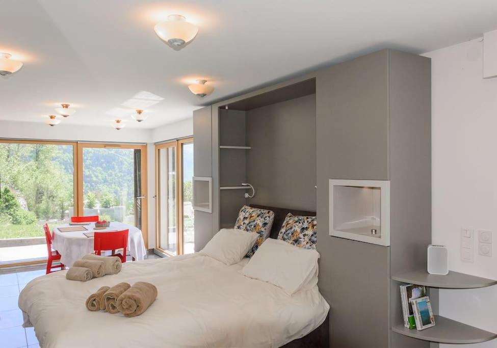 In The Heart Of Nature With An Unique View Plan Montmin 외부 사진
